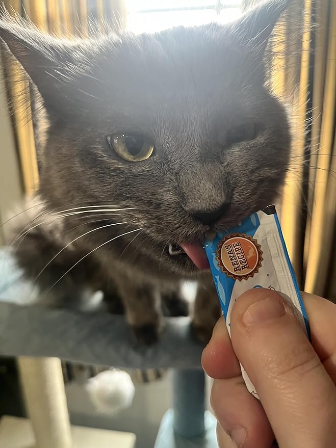 Kitty Licks Chicken and Tuna Varieties (28 Tubes) Chicken and Tuna Varieties 4 Tubes X 7 Flavors (28 Tubes)