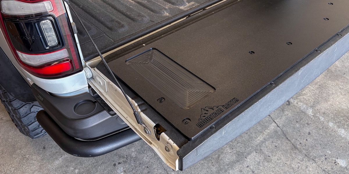 02-26 Ram HD | Mountain Hatch Tailgate Table