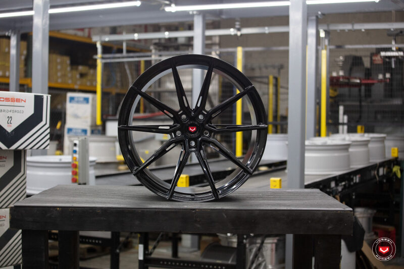 Vossen EVO-2R 20x10.5 / 5x114.3 / ET32 / 66.1 - Gloss Black Wheel - (R35 GTR - Front)
