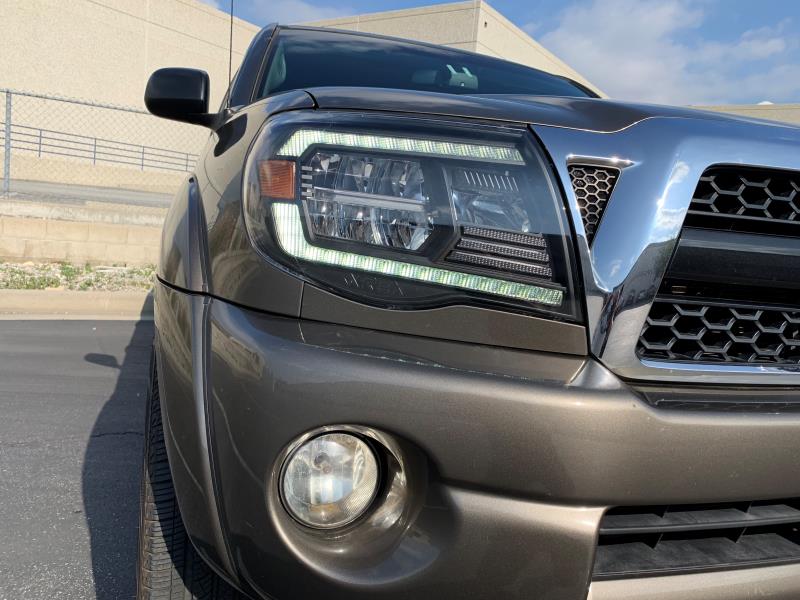 AlphaRex 05-11 Toyota Tacoma LUXX-Series LED Crystal Headlights Chrome