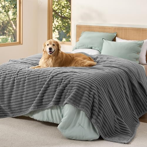 Bedsure ComfyFleece® Waterproof Blanket