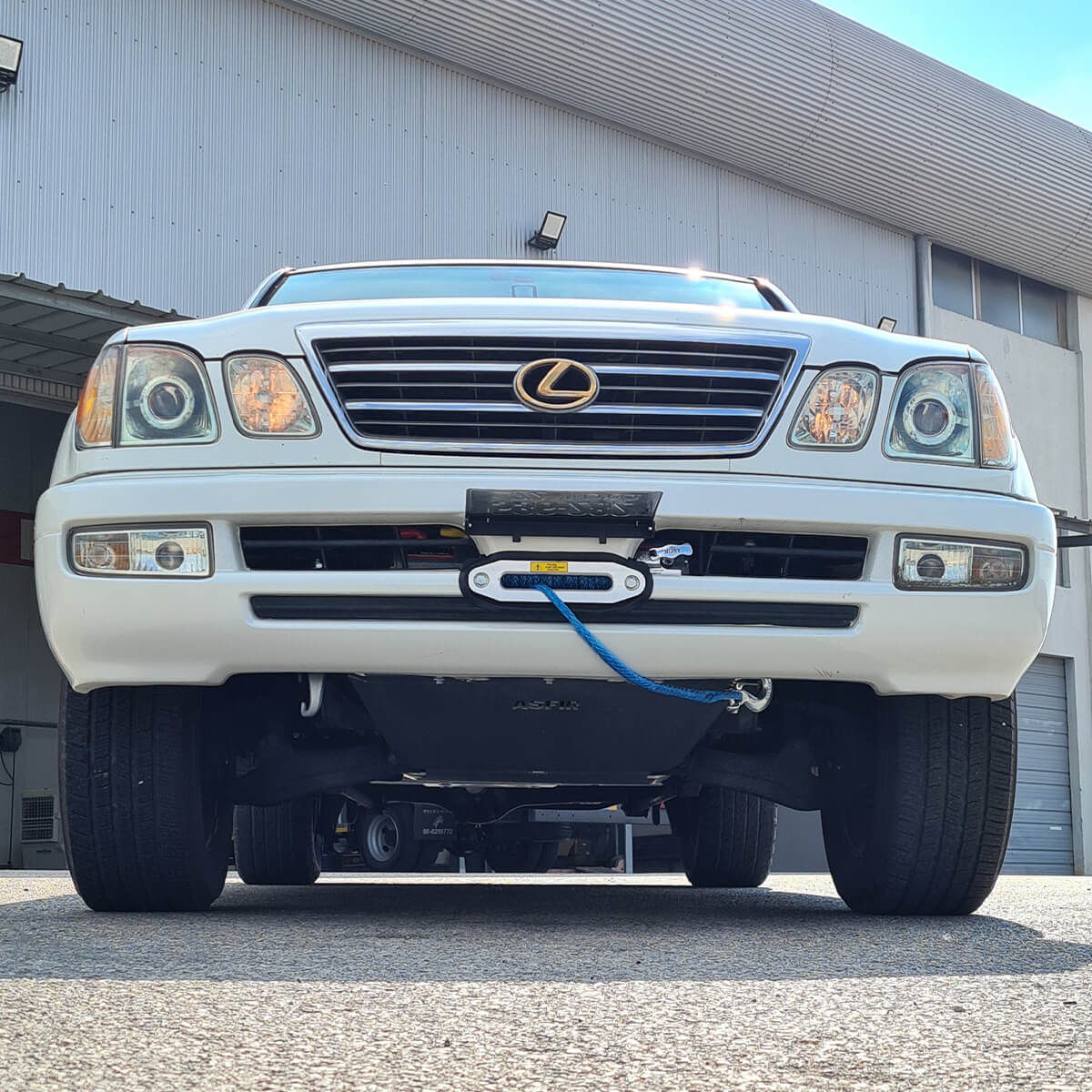 Toyota Land Cruiser 100 / Lexus LX470 Hidden Winch Mount