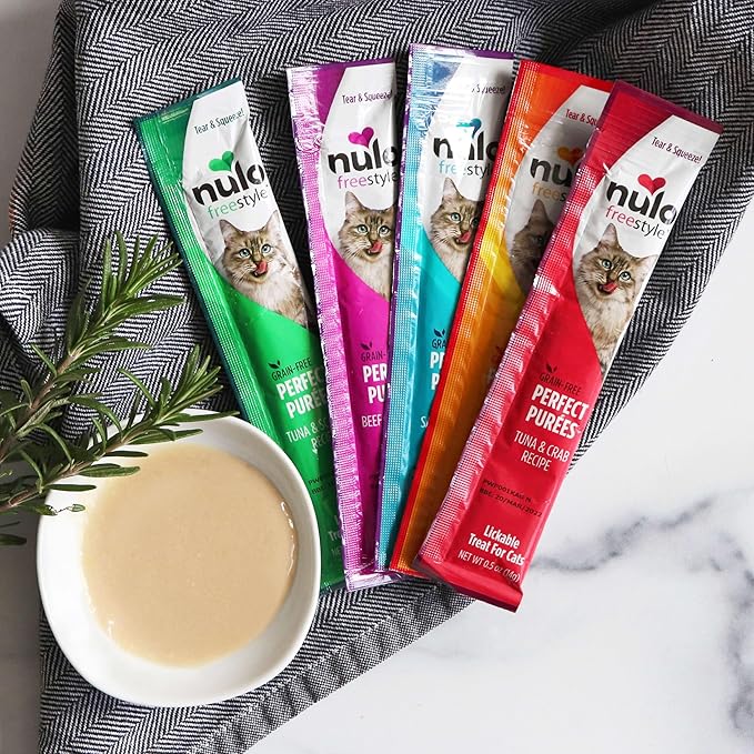 Nulo Freestyle Grain-Free Perfect Purees Premium Wet Cat Treats, Squeezable Meal Topper for Felines, High Moisture Content to Support Cat Hydration, 48 x 0.5 Oz, Chicken