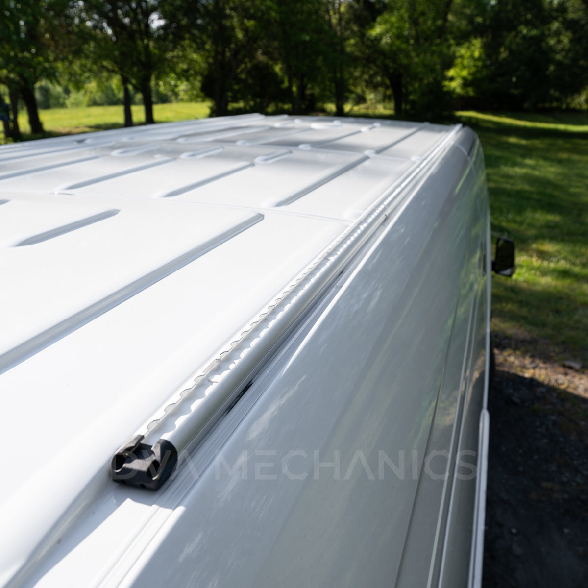 Mercedes Sprinter: LoadSpan™ Roof Rails with L-Track