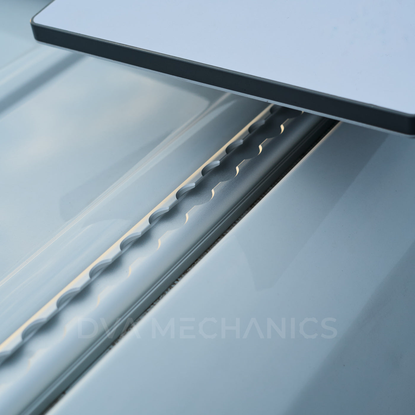 Mercedes Sprinter: LoadSpan™ Roof Rails with L-Track