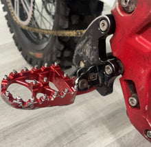 Load image into Gallery viewer, Heavy Hitter Billet CRF450 V2 Footpeg Brackets