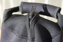 Load image into Gallery viewer, Burt's Tank Top: Insulating Propane Tank Cover