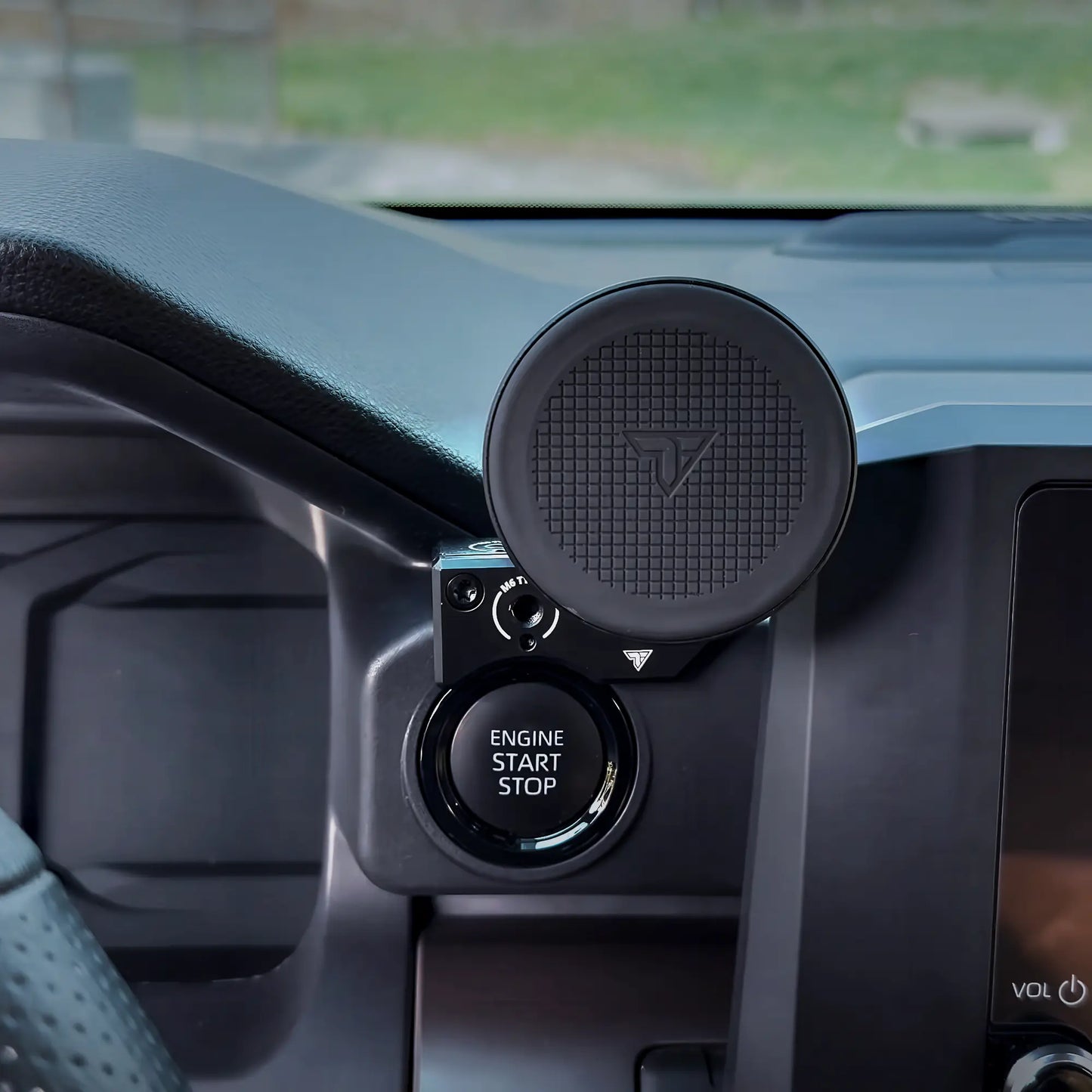 2024+ Toyota Tacoma (8" Screen ONLY) & 2025+ 4Runner LINK™ Dash Clip with Qi2.2/MagSafe Charging & Cooling Phone Holder