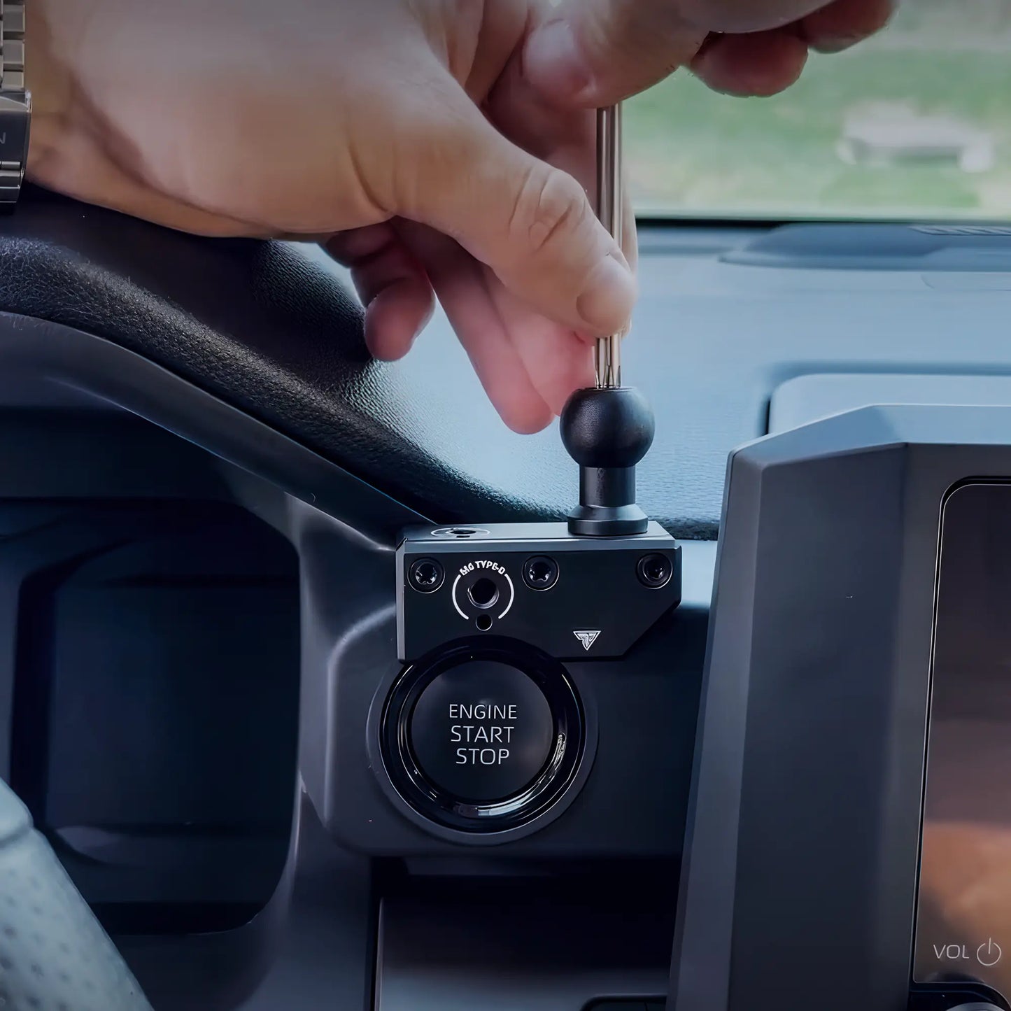 2024+ Toyota Tacoma (8" Screen ONLY) & 2025+ 4Runner LINK™ Dash Clip with 20mm Metal Ball & Dovetail