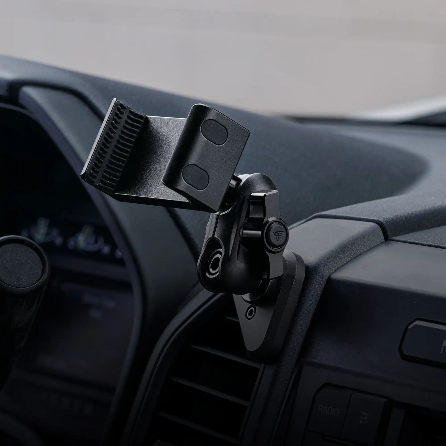 ‘15-‘20 Ford F-150, ‘17-‘22 Super Duty, ‘18-‘21 Expedition LINK™ Vent Mount Bracket With Quad Lock Magnetic Phone Holder | (See Compatibility Info For Year/Trim Details)