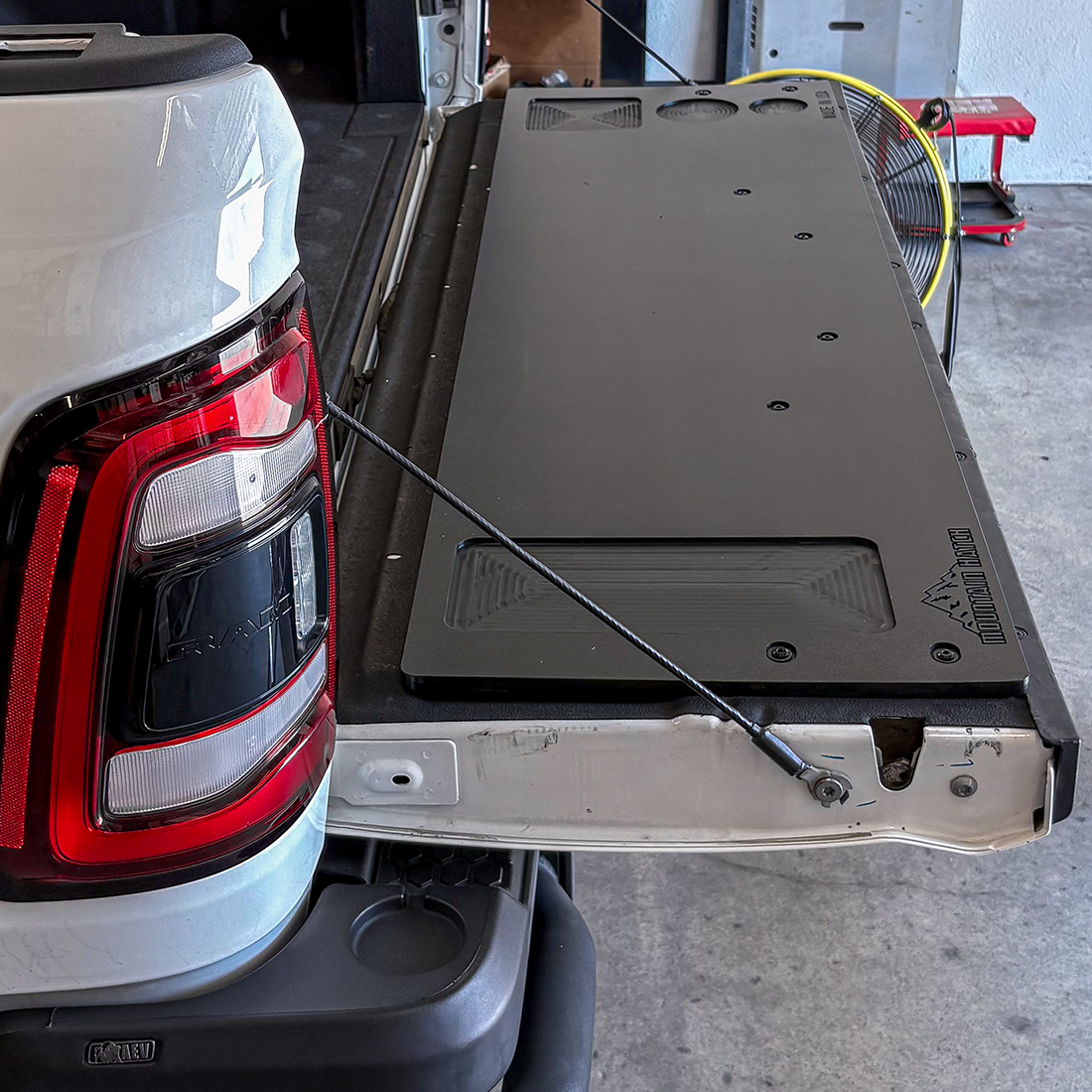 02-26 Ram HD | Mountain Hatch Tailgate Table