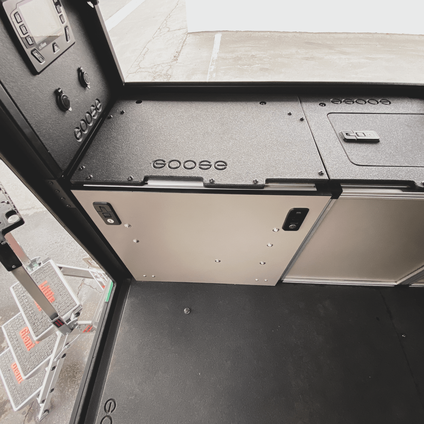 Alu-Cab Canopy Camper V2 - Toyota Tacoma 2005-2023 2nd & 3rd Gen. - Rear Power Management Module - 6' Bed
