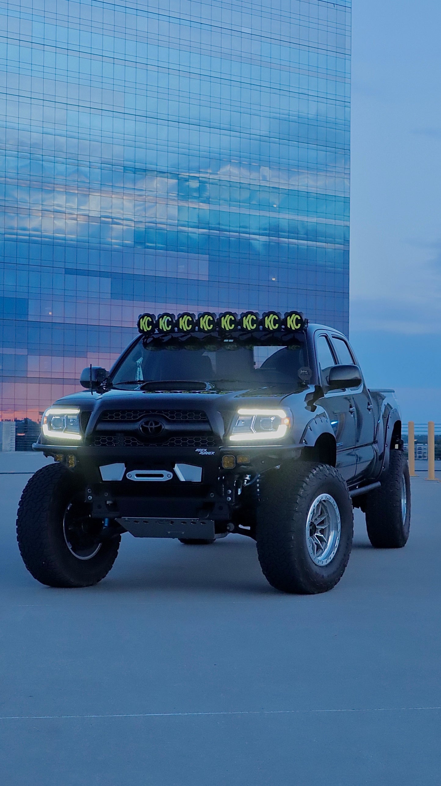 AlphaRex 05-11 Toyota Tacoma LUXX-Series LED Projector Headlights Alpha-Black