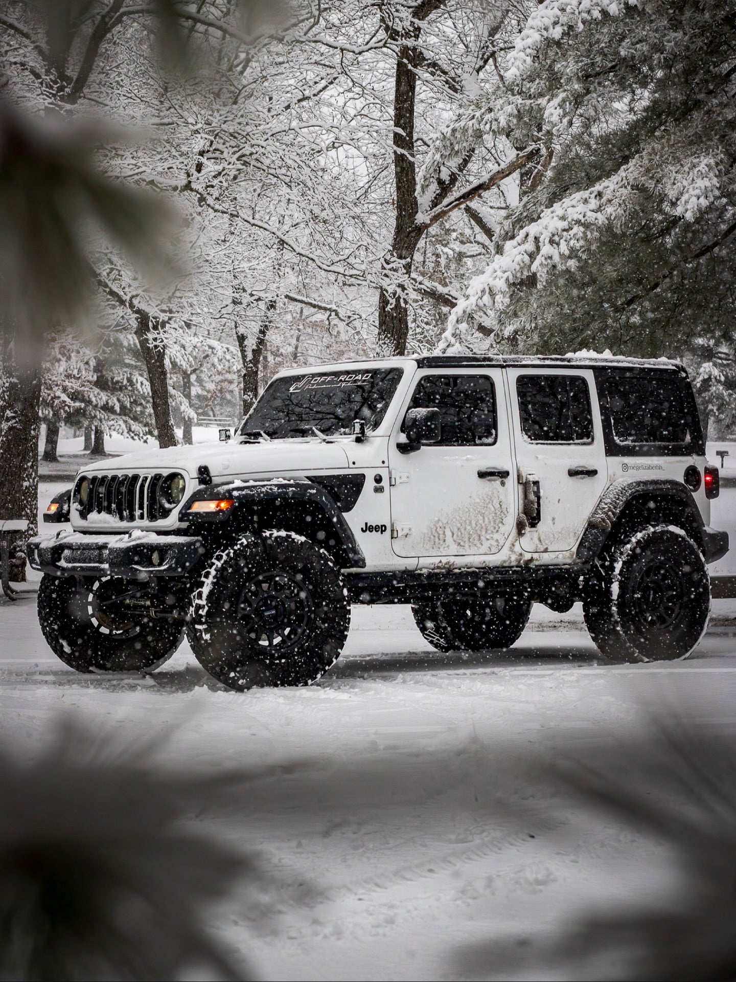 Custom Paint Matched Front Grille – Refreshed Style fits Jeep Wrangler JL/ Gladiator JT