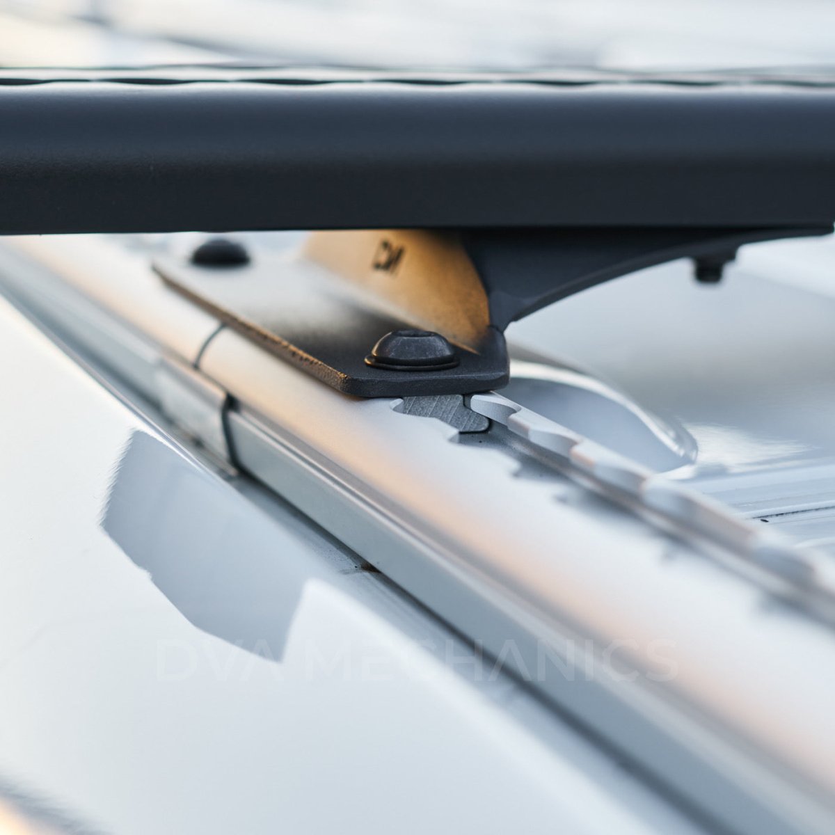 Mercedes Sprinter: LoadSpan™ Roof Rails with L-Track