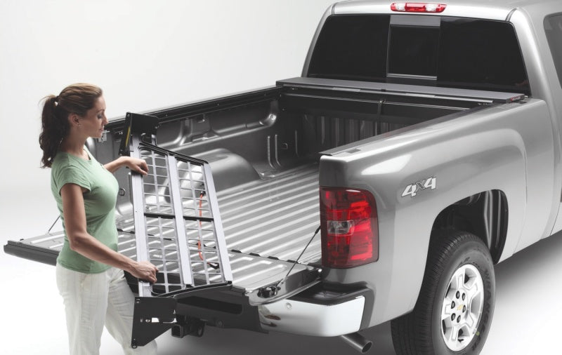 Roll-N-Lock 07-13 Chevy Silverado/Sierra w/ OE Rail Caps LB 96-1/4in Cargo Manager