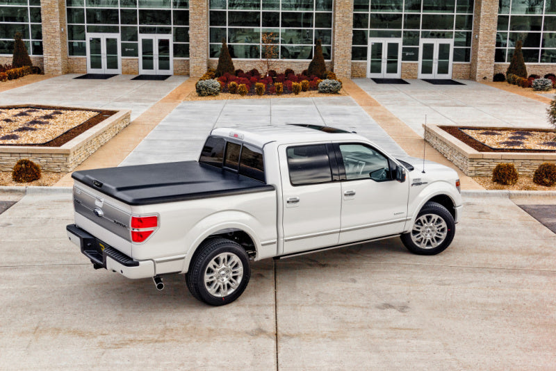 UnderCover 2021 Ford F-150 Crew Cab 5.5ft Elite Bed Cover - Black Textured