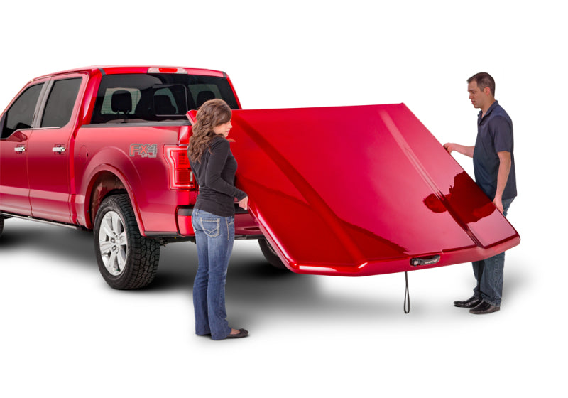 UnderCover 16-17 Chevy Silverado 1500 6.5ft Elite LX Bed Cover - Limited Edition Crimson Red