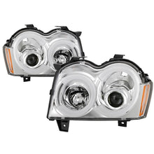 Load image into Gallery viewer, Spyder 05-07 Jeep Grand Cherokee - Light Bar Projector Headlights - Chrome - PRO-YD-JGC05V2-LB-C