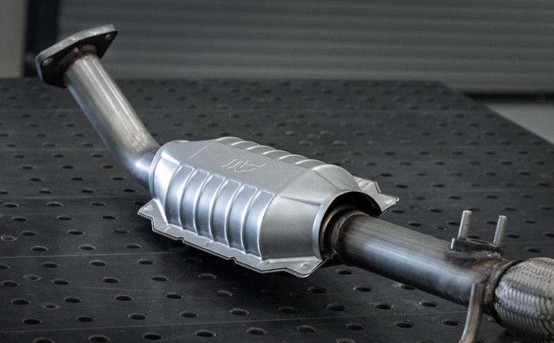 MagnaFlow Direct Fit Catalytic Converter 02-04 Jeep GC 4.0L Rear