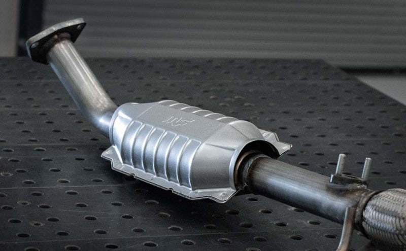 MagnaFlow Universal Catalytic Converter 2.5 Single O2 Boss