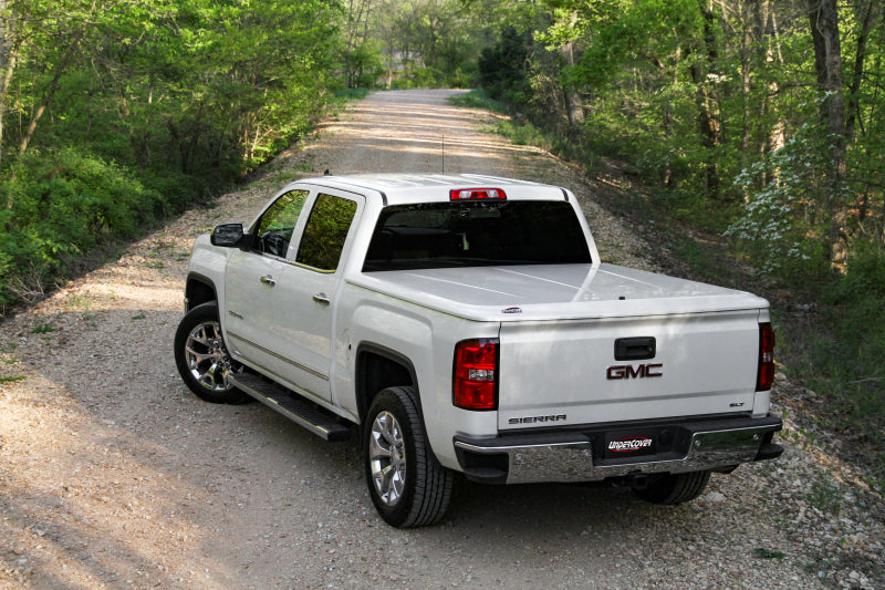 UnderCover 14-18 GMC Sierra (19 Limited) / 15-19 2500/3500 HD 6.5ft Bed Lux Bed Cover - Silver Ice