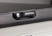 Load image into Gallery viewer, UnderCover 15-20 Ford F-150 5.5ft Elite Bed Cover - Black Textured