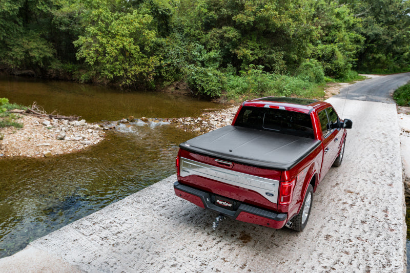 UnderCover 2021 Ford F-150 Crew Cab 5.5ft SE Bed Cover - Textured